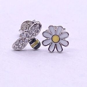 Silver enamel crystal Bee & daisy flower earrings honey bee 🐝 925